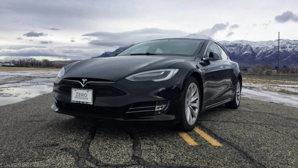 Tesla Model S перетворили на броньовик
