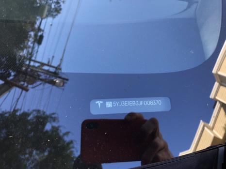 Повнопривідна Tesla Model 3 виїхала на дороги