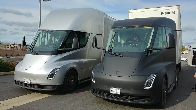 Завантажені Tesla Semi зняли на відео