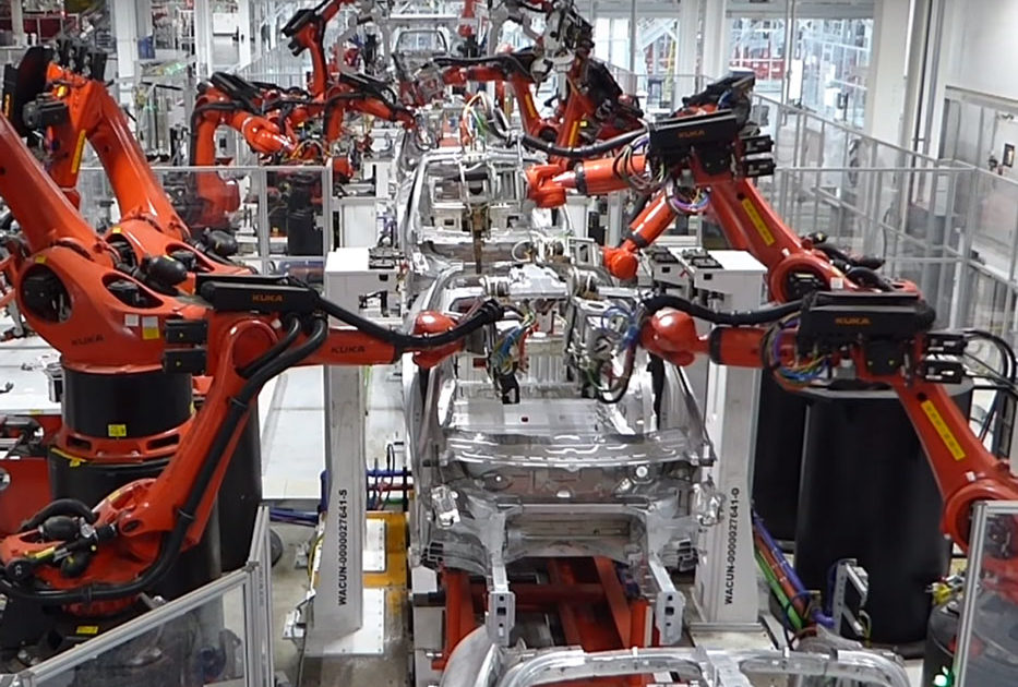Tesla почала співробітничати з коледжами для навчання механіків ремонту електрокарів