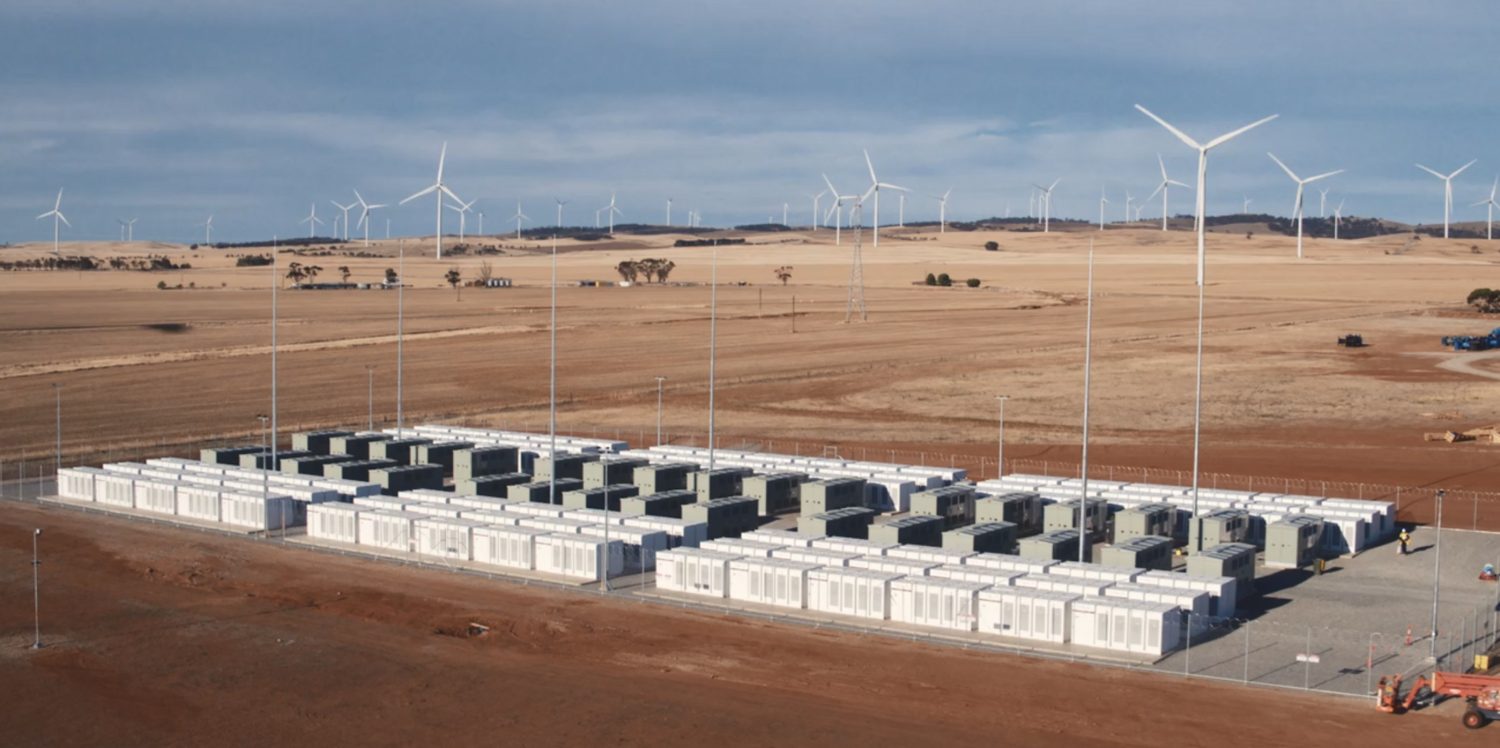 Tesla безкоштовно поставила третина електрики через занадто швидку роботу батарей