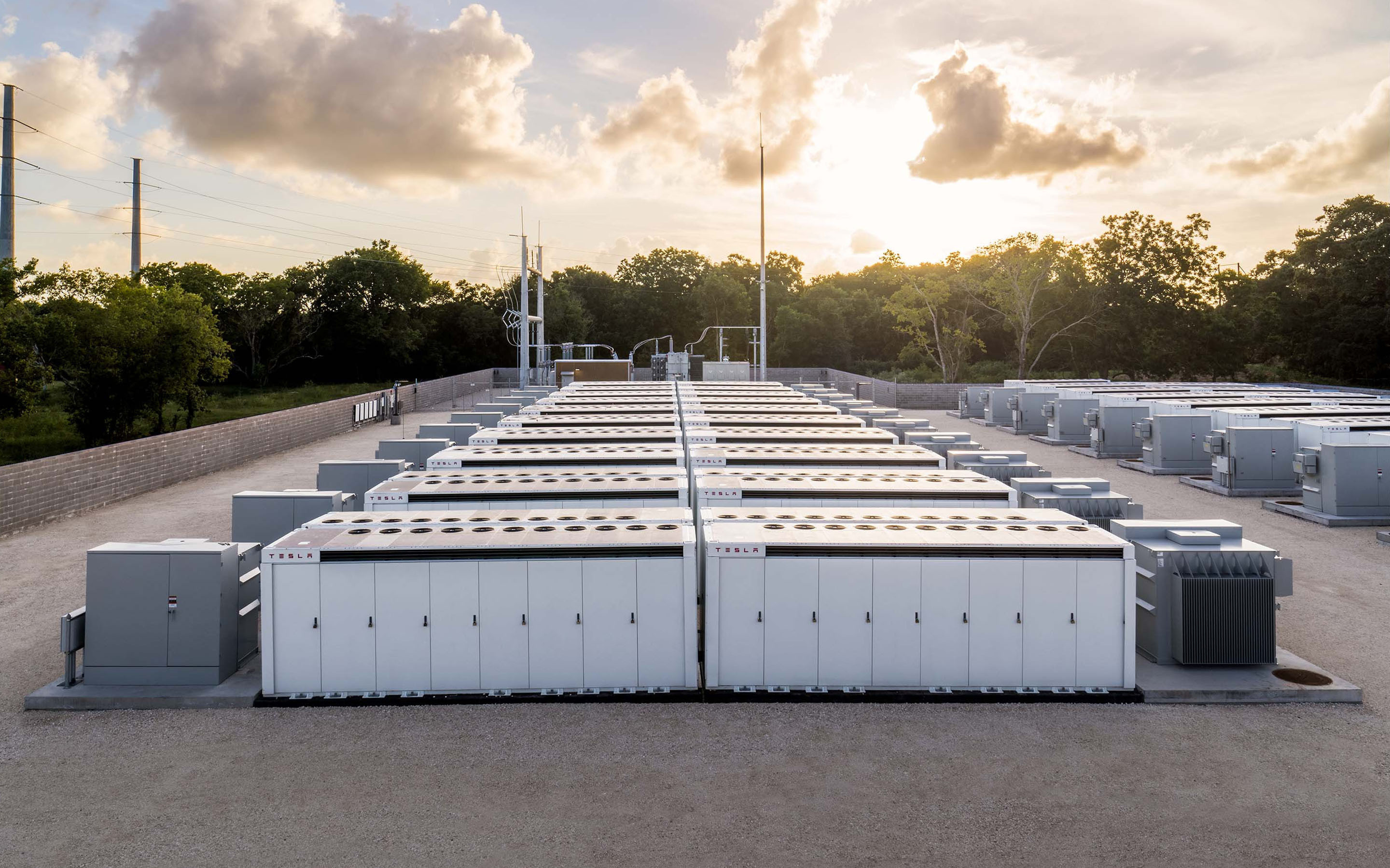 В Європі запрацювала найпотужніша та найємніша батарея Tesla Megapack