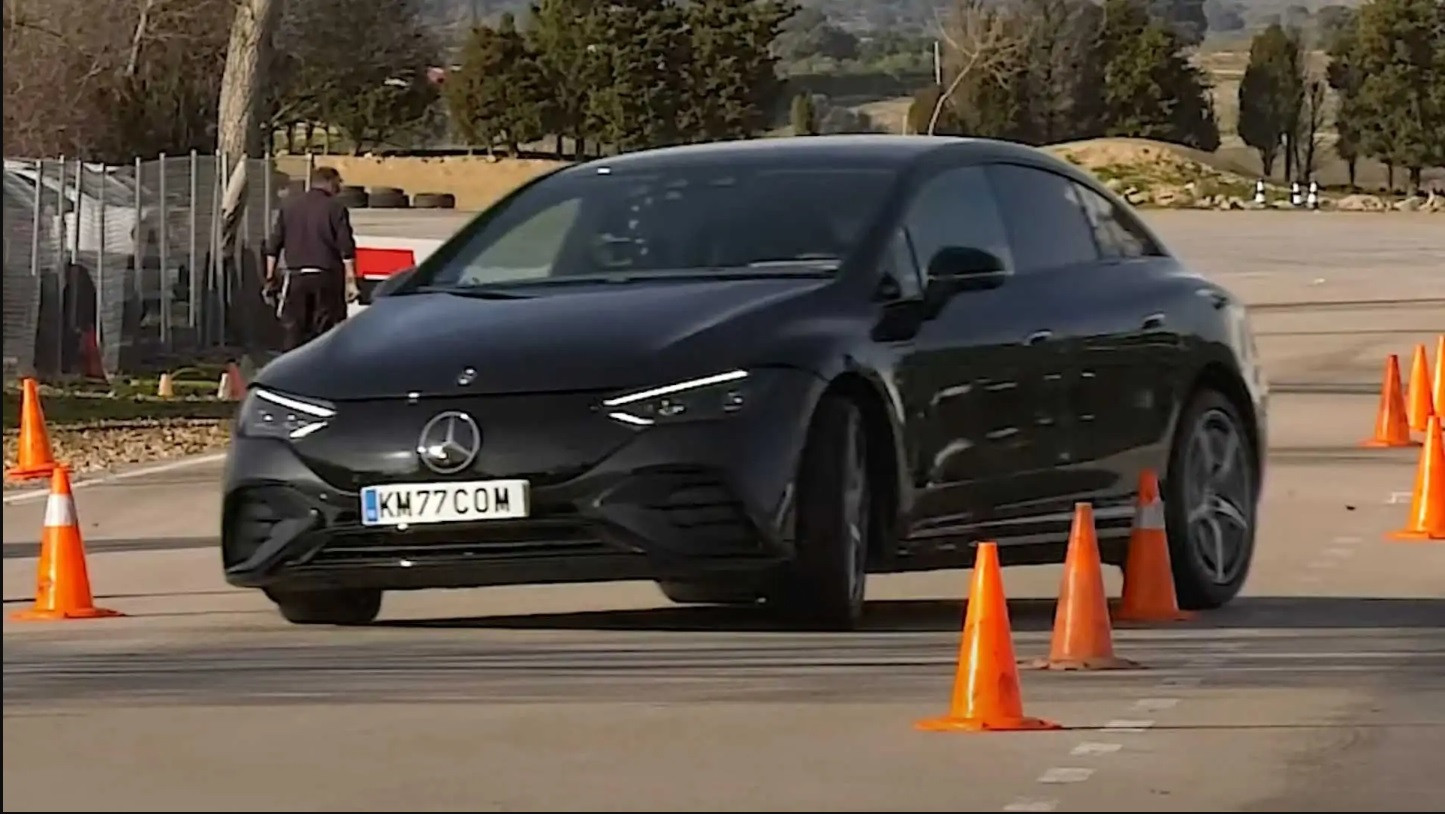 Mercedes-Benz EQE пройшов «лосиний тест» краще за флагман EQS