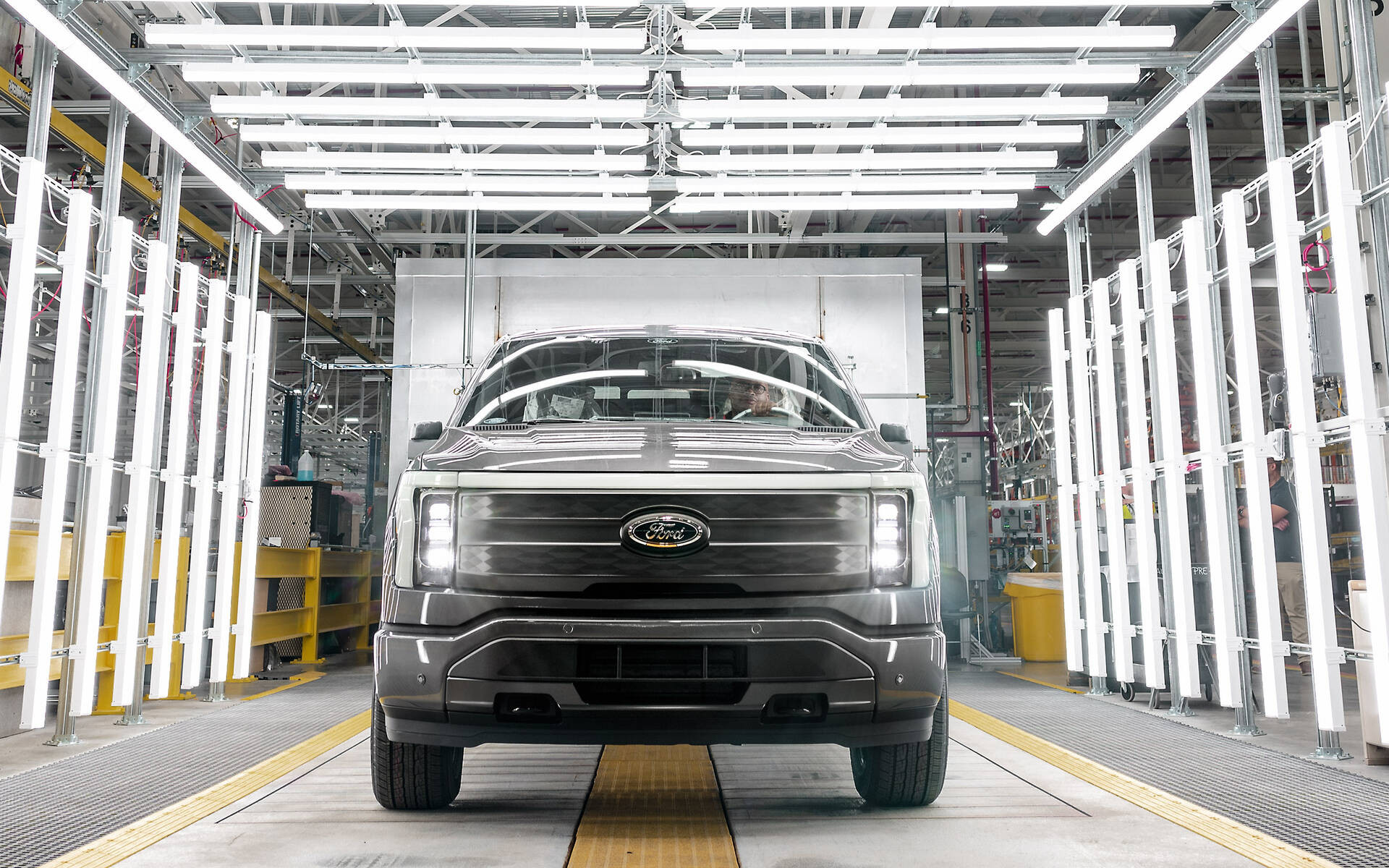 Ford відновлює виробництво F-150 Lightning після місячного простою
