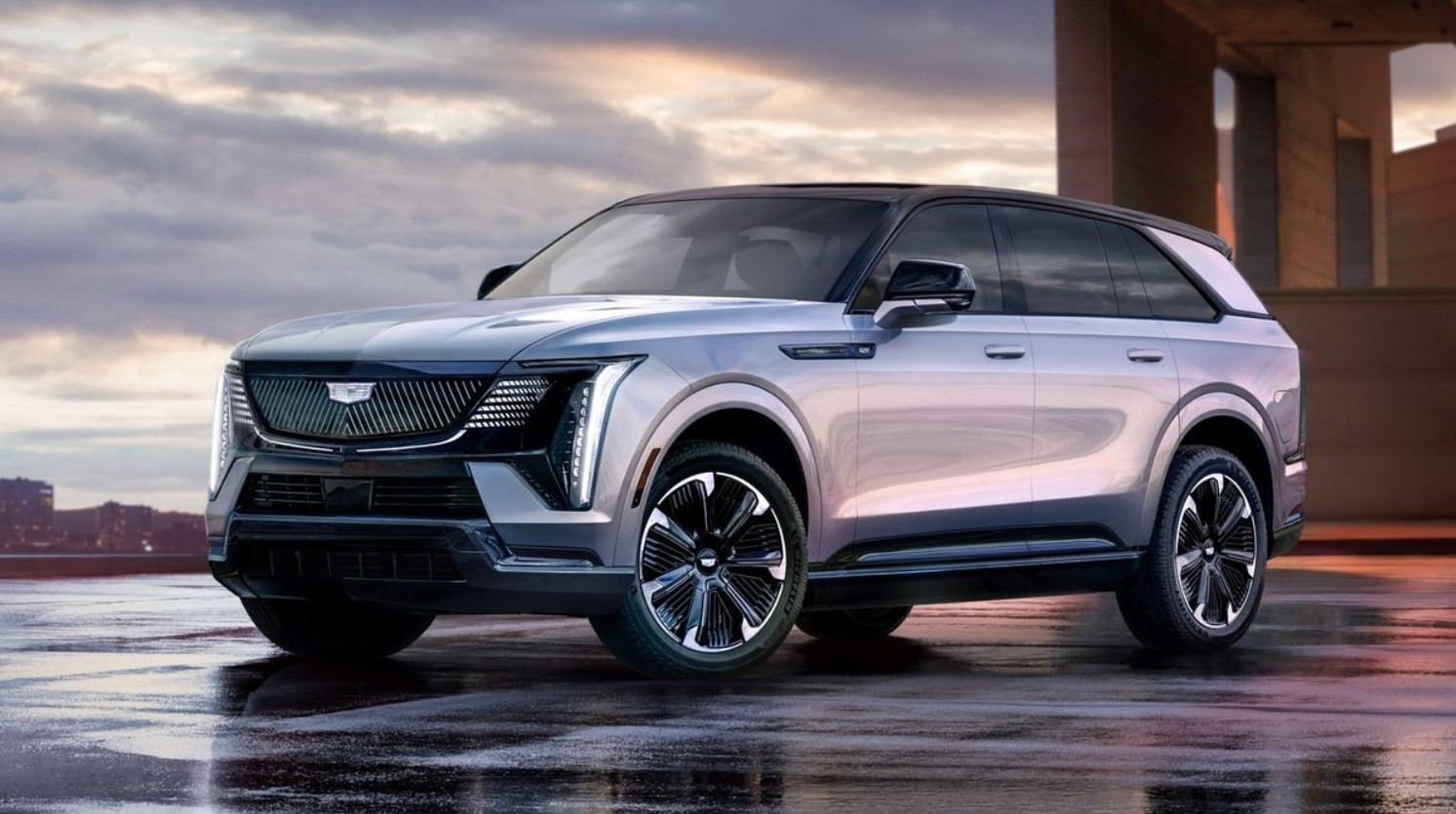 У електричного Cadillac Escalade iQ з'явиться подовжена версія