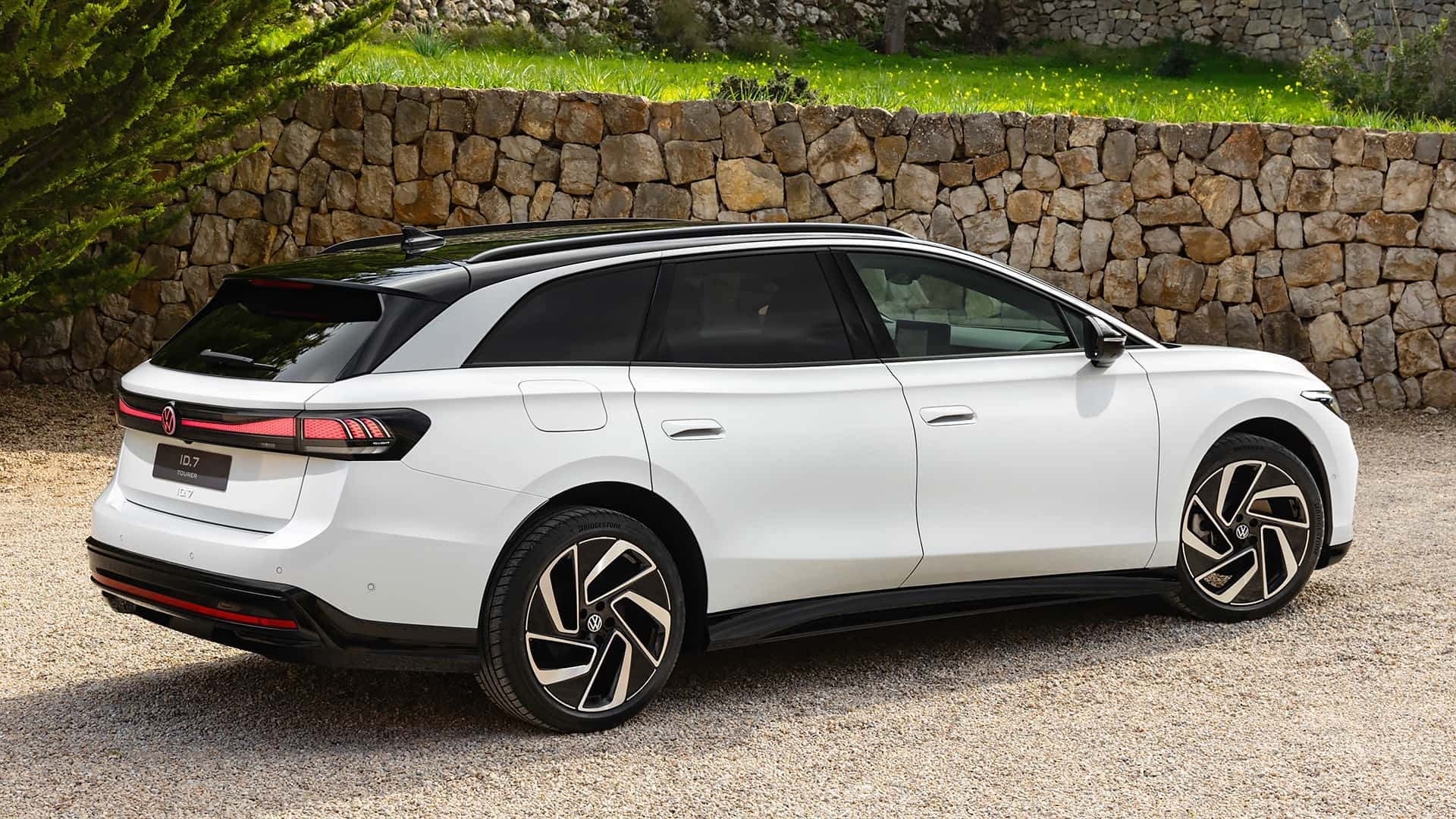 Volkswagen представив електричний універсал ID.7 Tourer із запасом ходу 685 кілометрів