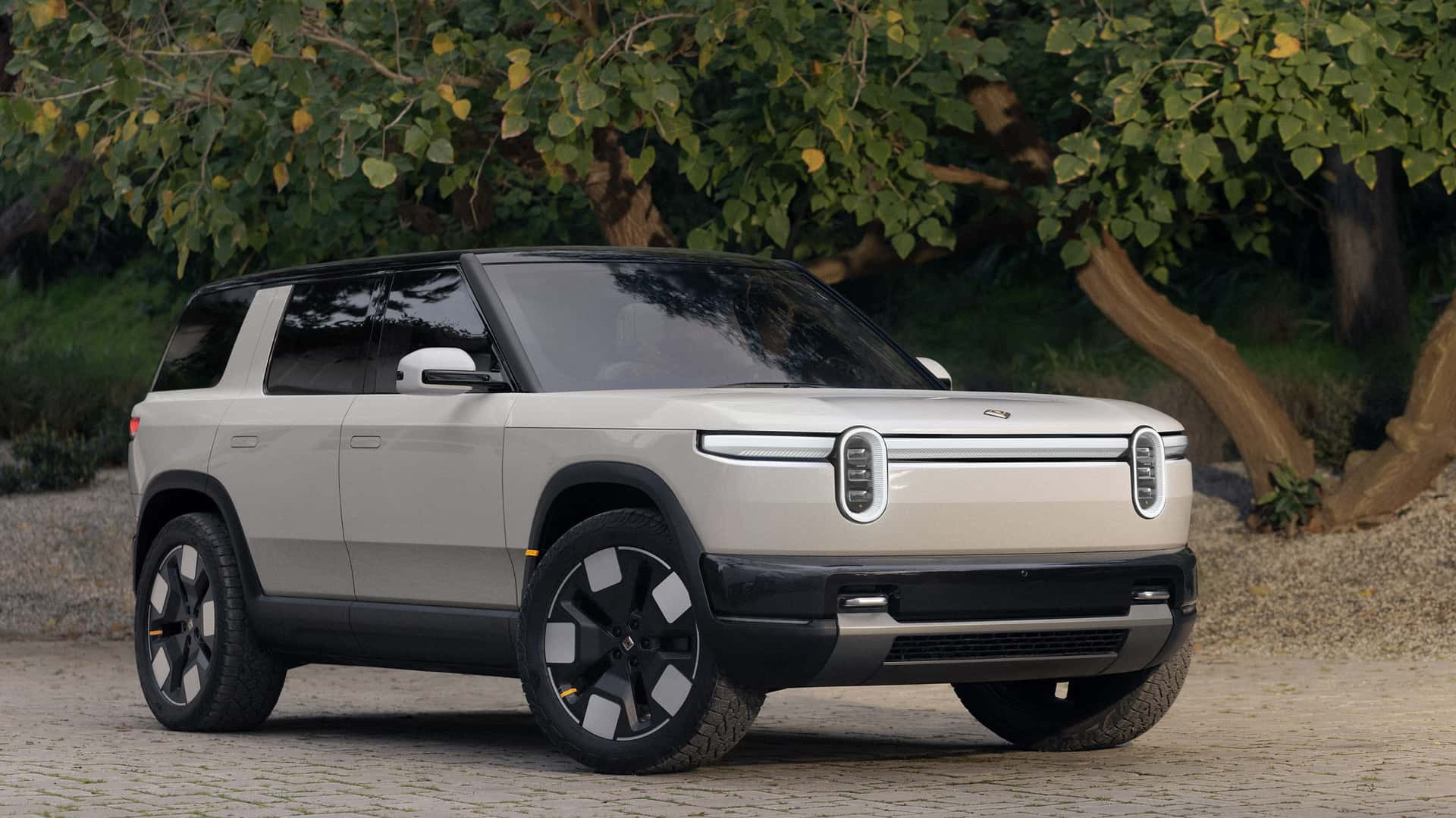 Представлений електрокросовер Rivian R2: три мотори та спальня в багажнику