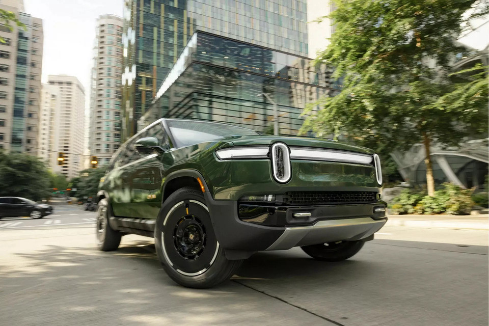 Представлені нові Rivian R1T та R1S: динаміка суперкара та надпотужна електроніка