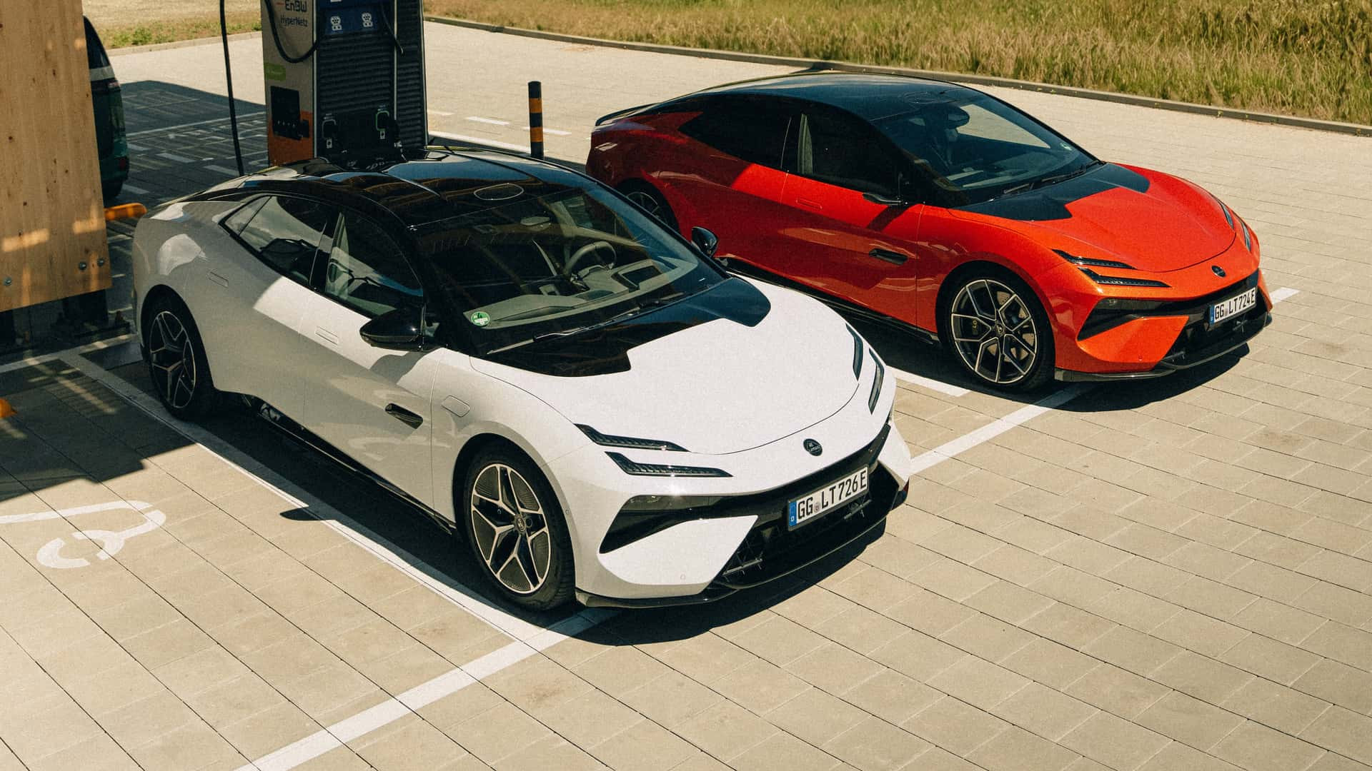 Lotus Emeya переміг 9 електромобілів у тесті на швидкість заряджання