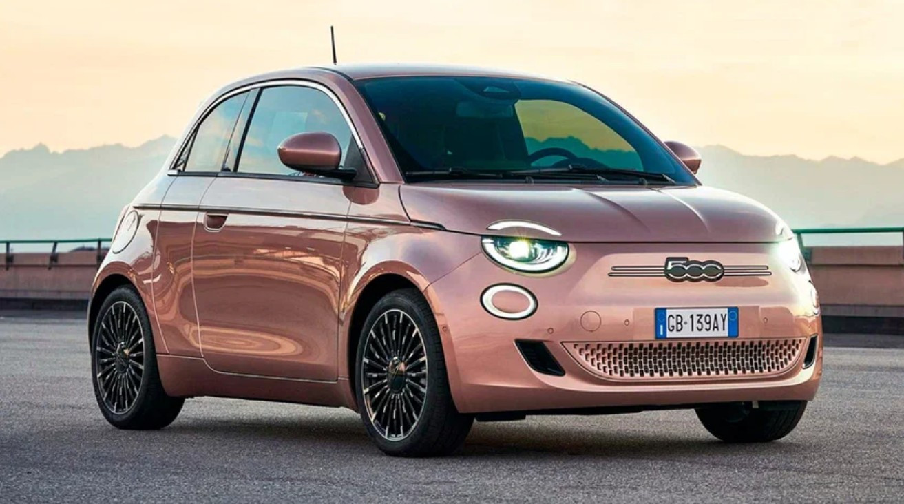 Випуск Fiat 500e припинять на місяць: його ніхто не купує