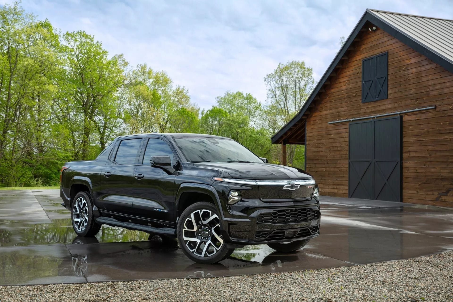 Електропікап Chevrolet Silverado EV отримав батарею на 792 кілометри та подешевшав