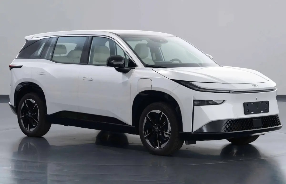 Середньорозмірний електрокросовер Toyota bZ3X: розкрито характеристики