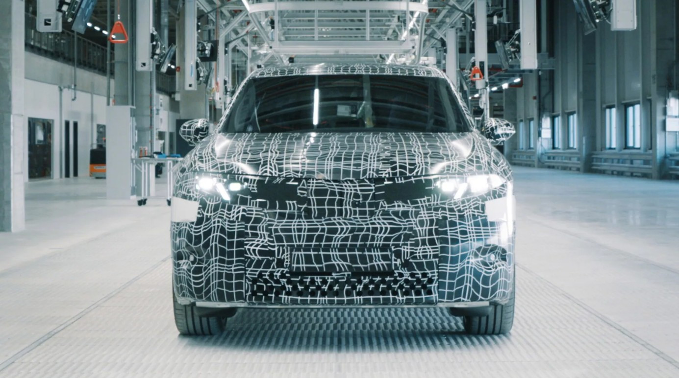 На заводі BMW в Угорщині випустили перші електрокросовери Neue Klasse X