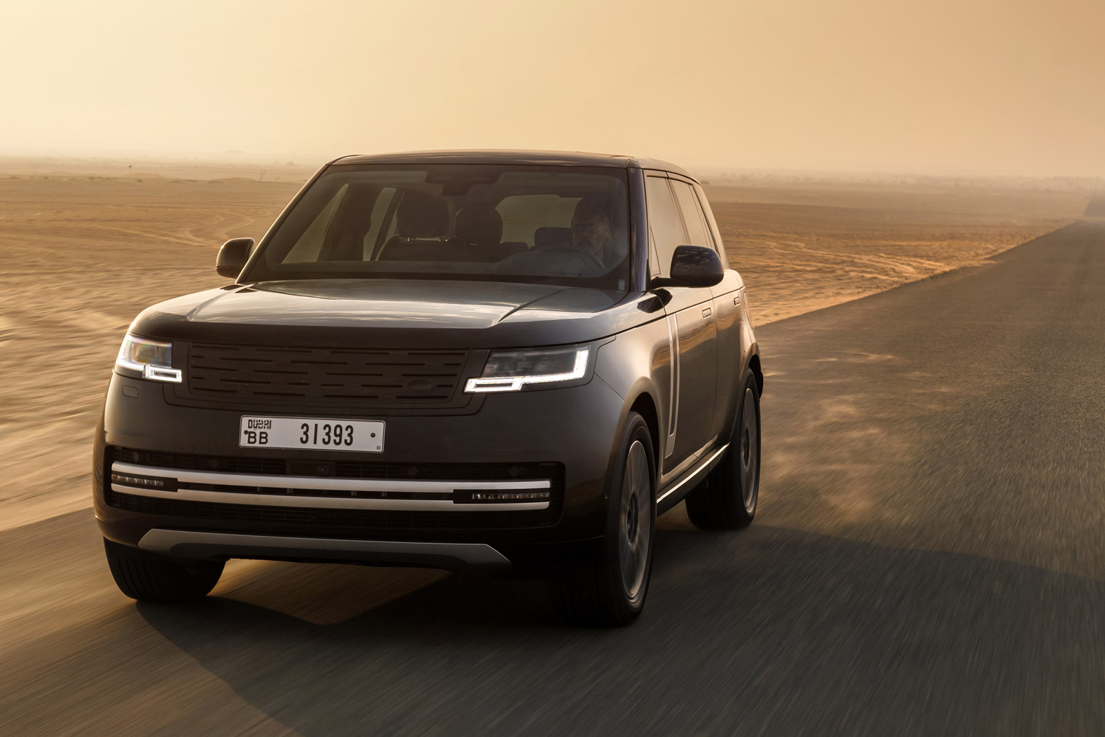 Електричний Range Rover без камуфляжу: офіційні фото
