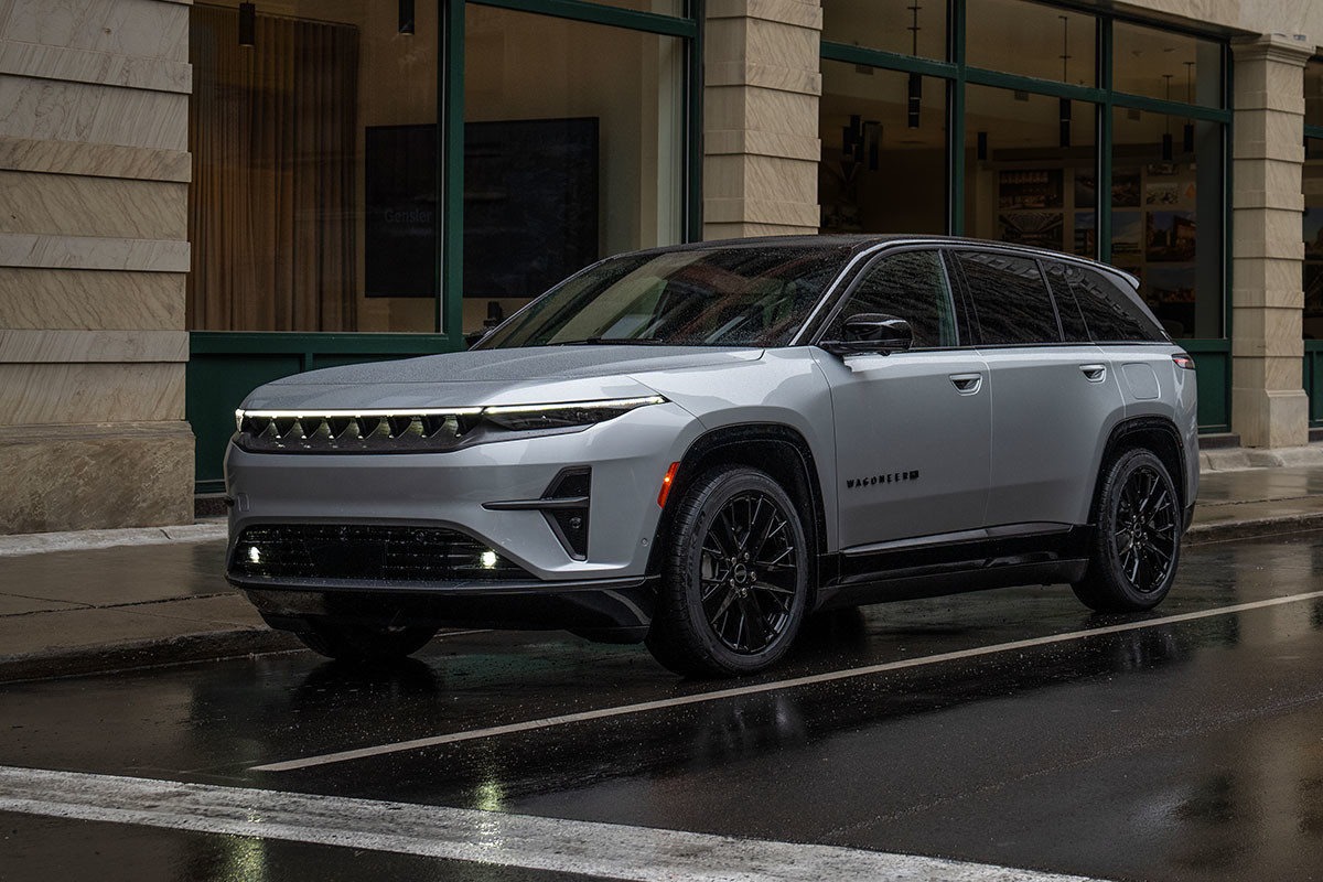 Нові електрокросовери Jeep Wagoneer S розпродують у США з величезними знижками