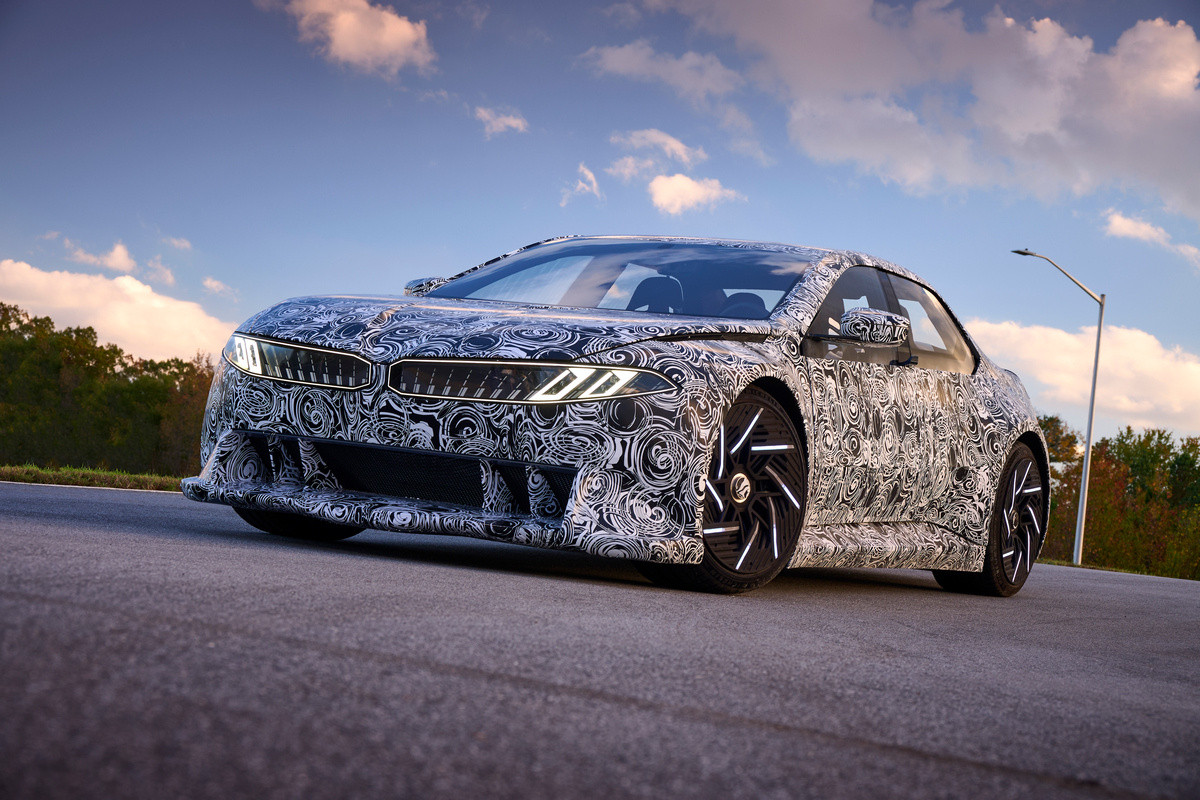 BMW показала електропрототип для випробувань нового суперкомп'ютера з тягою 18000 Нм