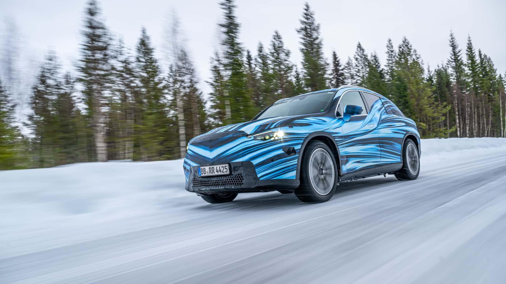 Mercedes-Benz вивів на тести новий електричний GLC