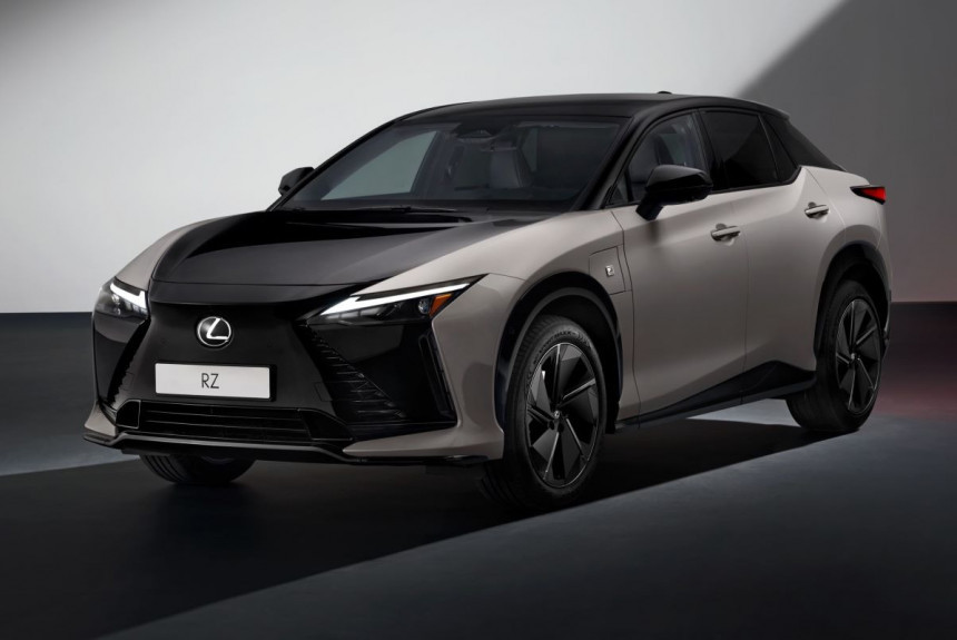 У електрокросовера Lexus RZ з'явилася заряджена версія F Sport з імітацією коробки передач