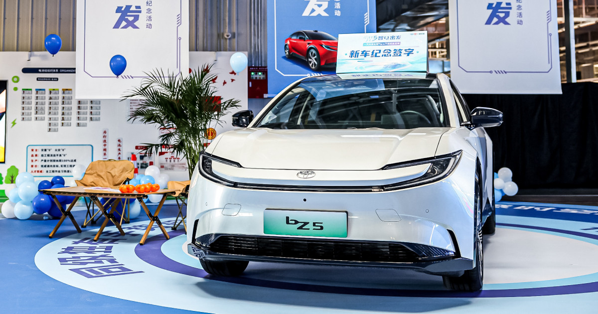 Електричне крос-купе Toyota bZ5 відправилося на конвеєр