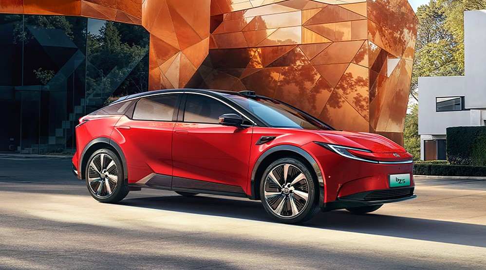 Купеподібний електрокросовер Toyota bZ5 з'явився у продажу