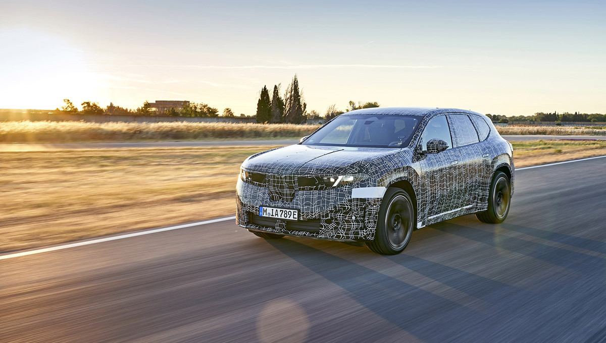 Новий BMW iX3 сам включатиме поворотники