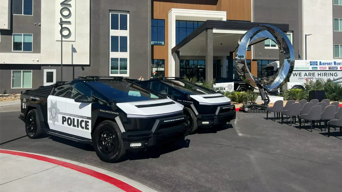 Поліції Лас-Вегаса подарували 10 пікапів Tesla Cybertruck