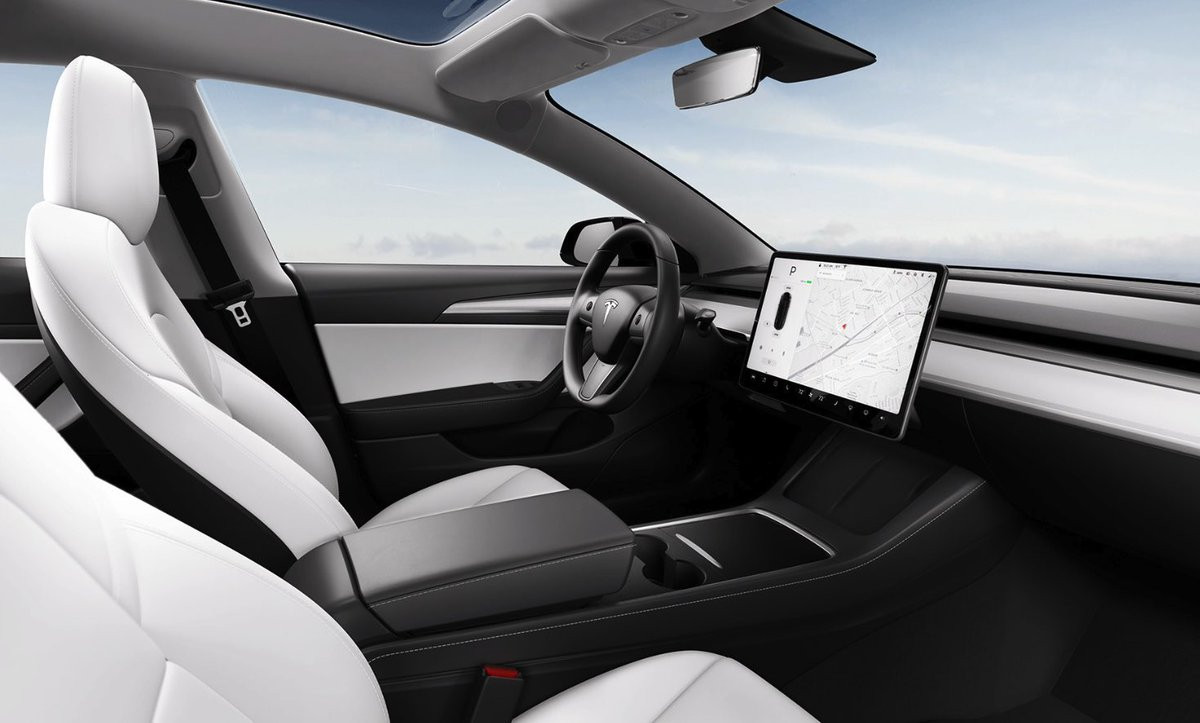 В електромобілях Tesla нарешті з'явиться Apple CarPlay