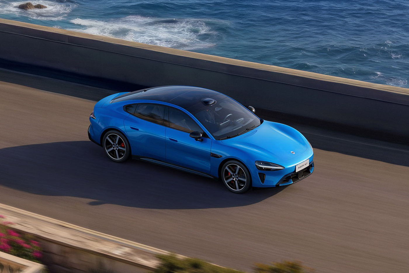 Xiaomi оновила електроседан SU7: 902 кілометри на одному заряді та новий салон