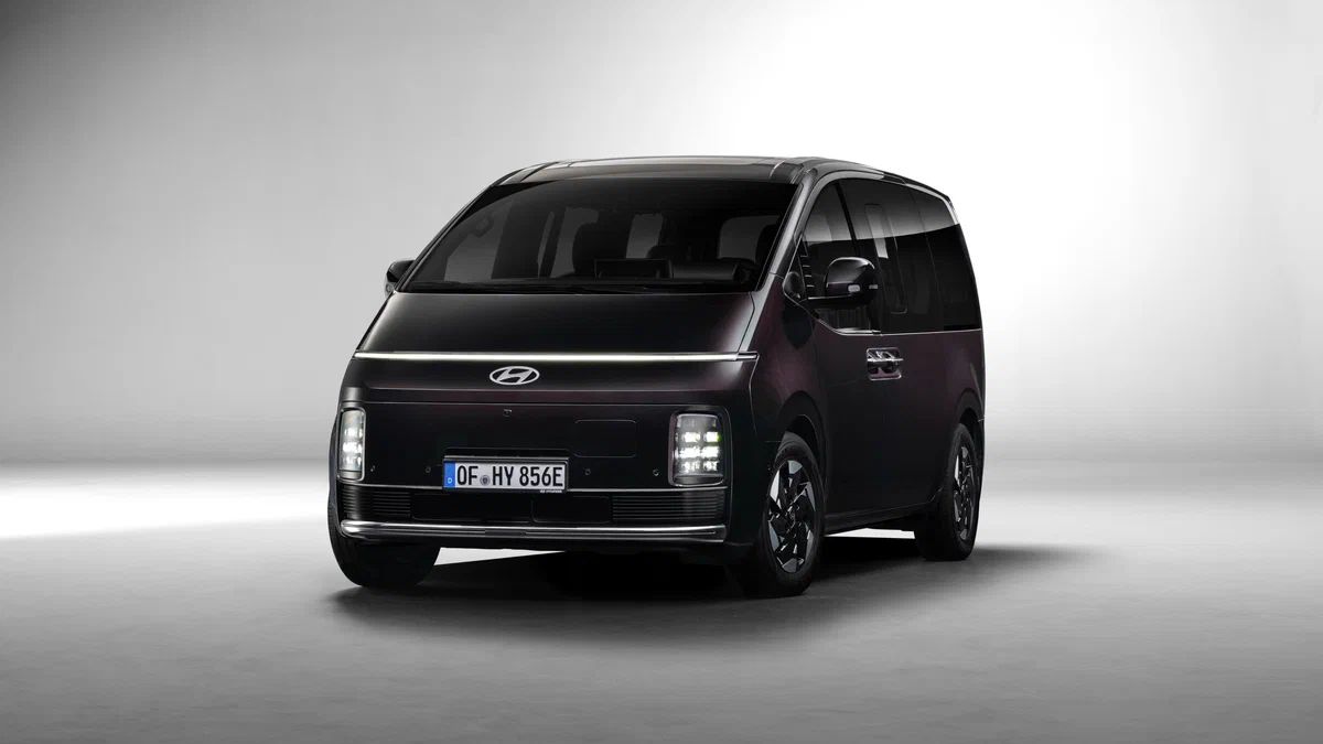 У мінівена Hyundai Staria з’явилася повністю електрична версія