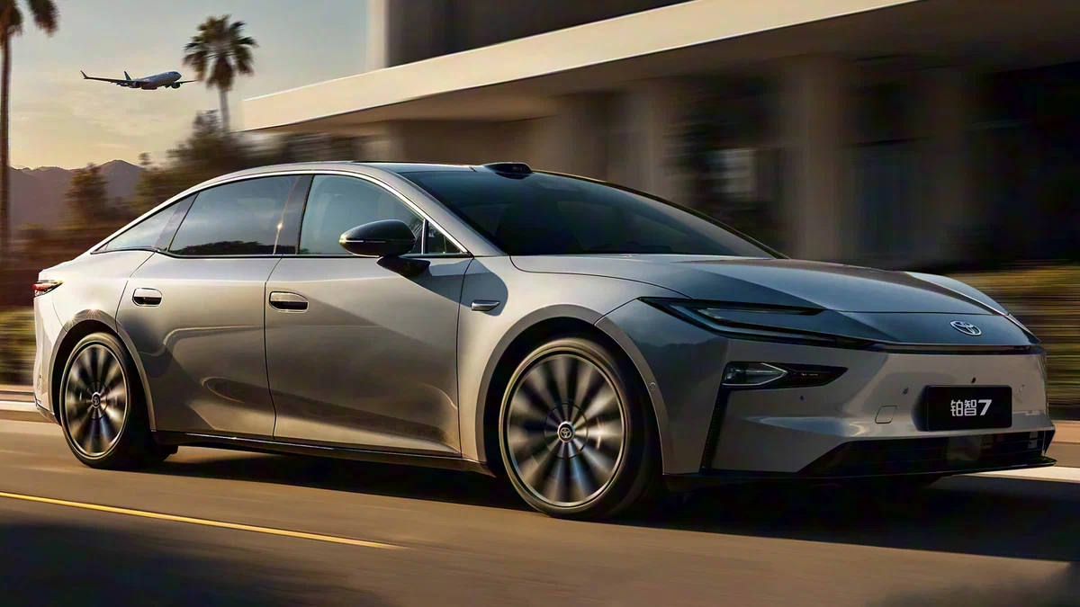 Toyota bZ7 з'явиться у продажу в березні