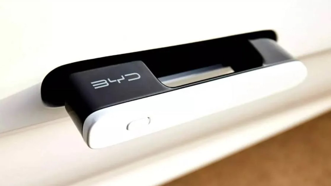 Китай затвердив заборону на електронні дверні ручки в електромобілях із 2027 року