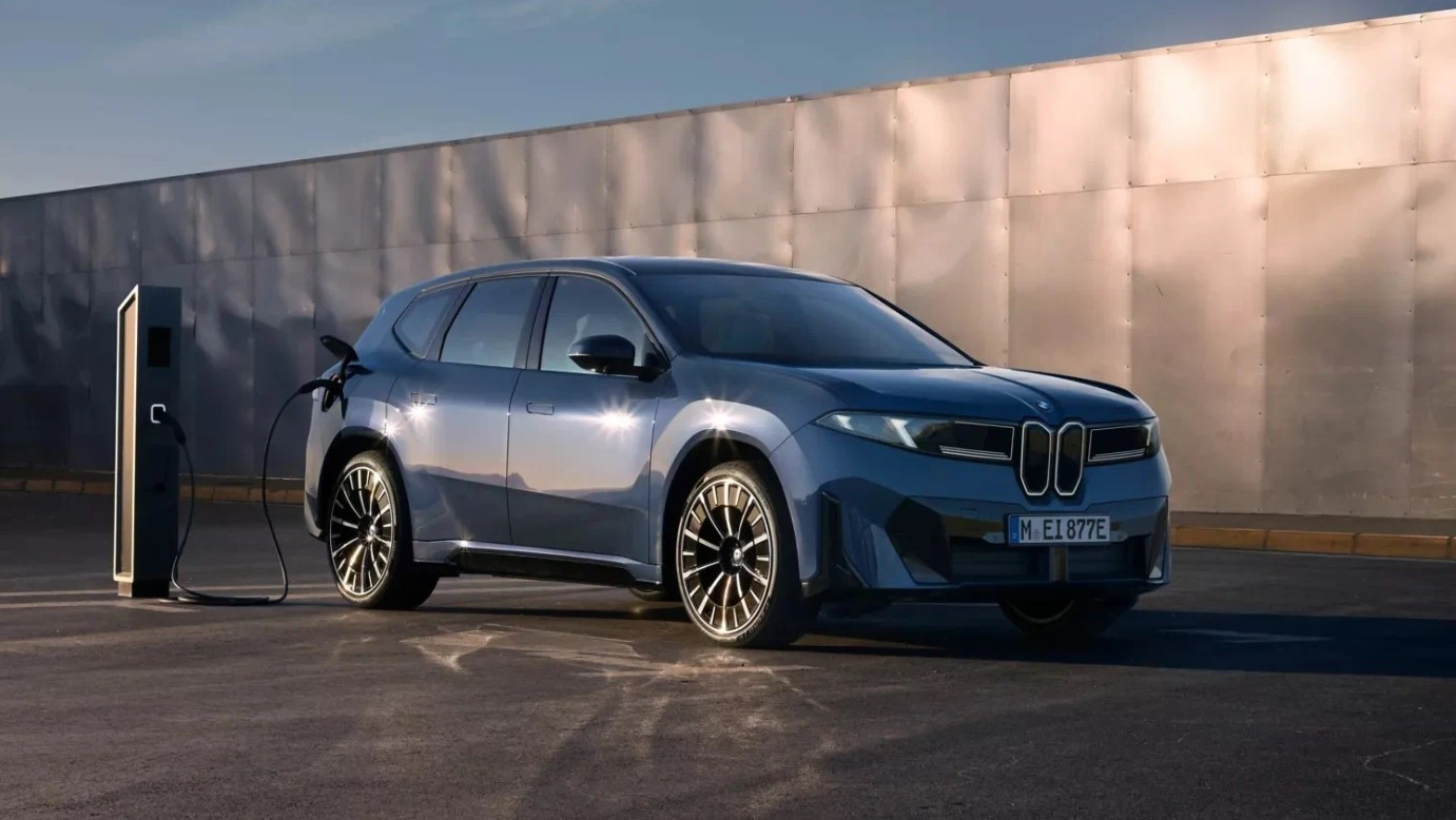 За систему кругового огляду в BMW iX3 доведеться платити щомісяця