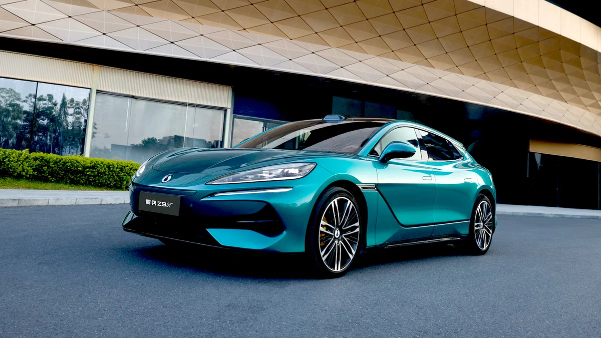 BYD оновила Denza Z9 GT: електрохетчбек тепер має 1156 сил, а гібрид став дальнобійнішим