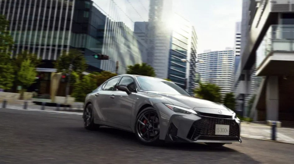 Lexus IS нового покоління хочуть зробити електромобілем