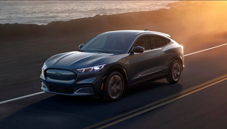 Ford просить доплатити за передній багажник Ford Mustang Mach-E