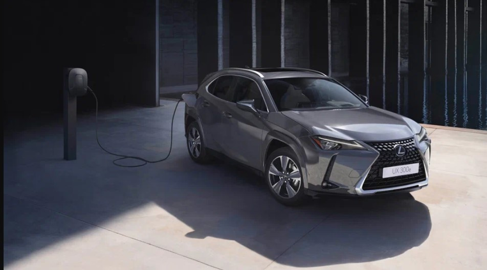 Lexus відмовився від свого першого електромобіля