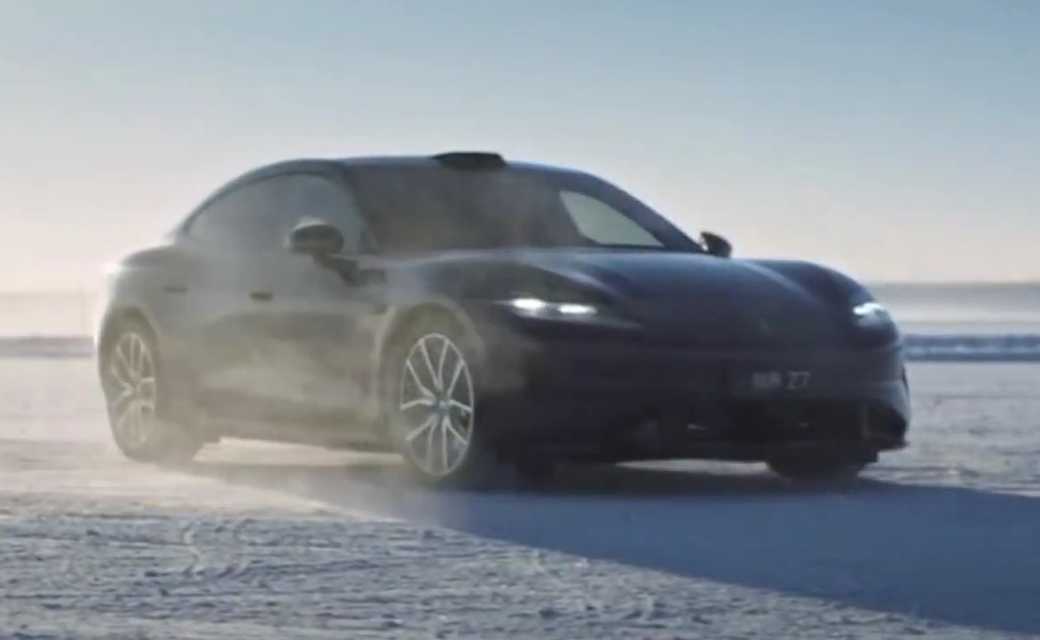 SAIC та Huawei показали на відео новий електромобіль у стилі Porsche Taycan