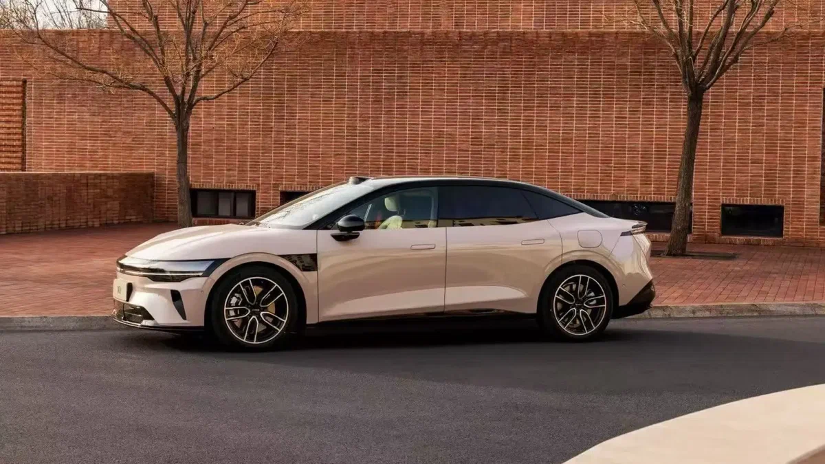 Запас ходу оновленого Zeekr 007 перевищив 900 кілометрів