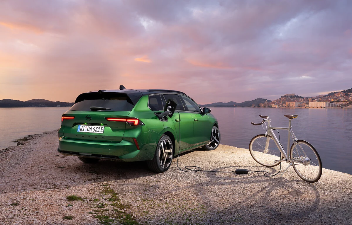 Opel додав Astra Electric функцію зовнішнього живлення