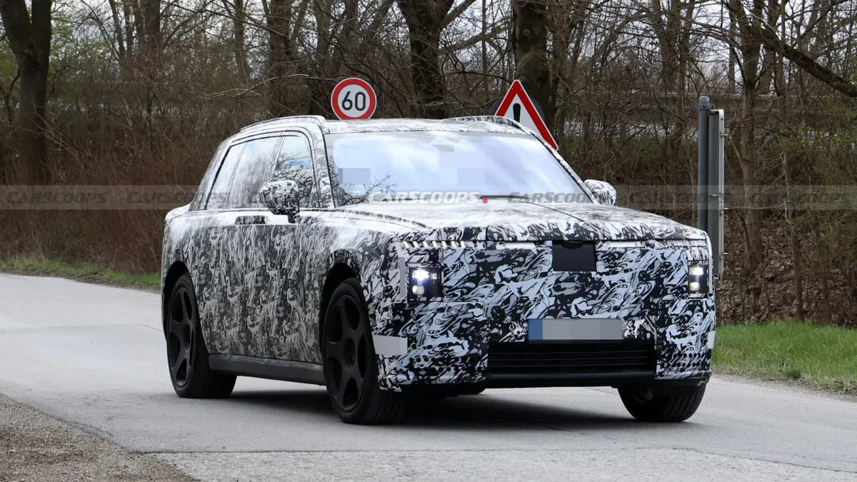 Другий електромобіль Rolls-Royce отримає роздільний «капот» у ретростилі