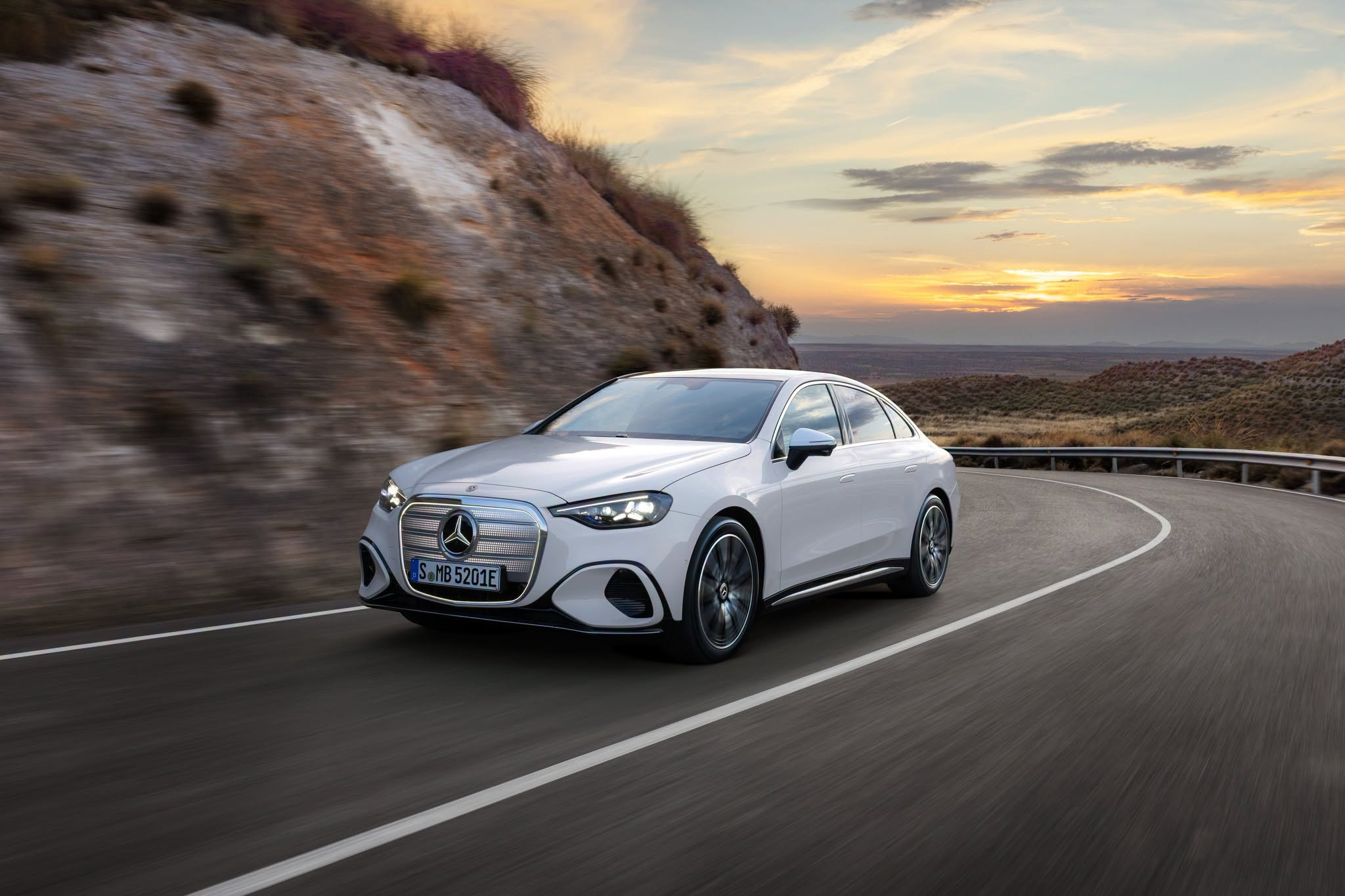 Mercedes-Benz C-Class став електромобілем