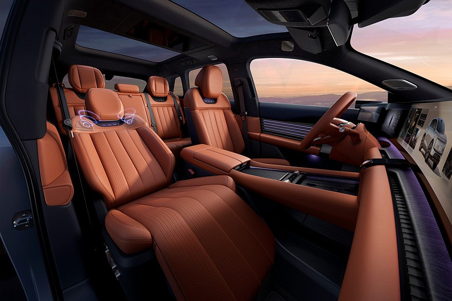 AUDI представила інтер’єр нового електричного кросовера E7X