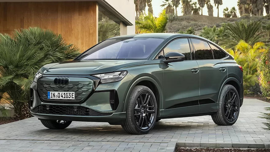 Оновлений Audi Q4 e-tron: три дисплеї в салоні і більший запас ходу