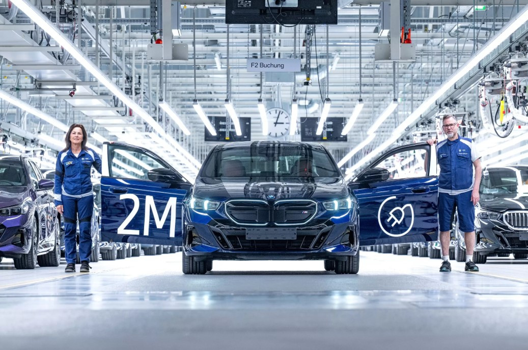 BMW випустила двомільйонний електромобіль