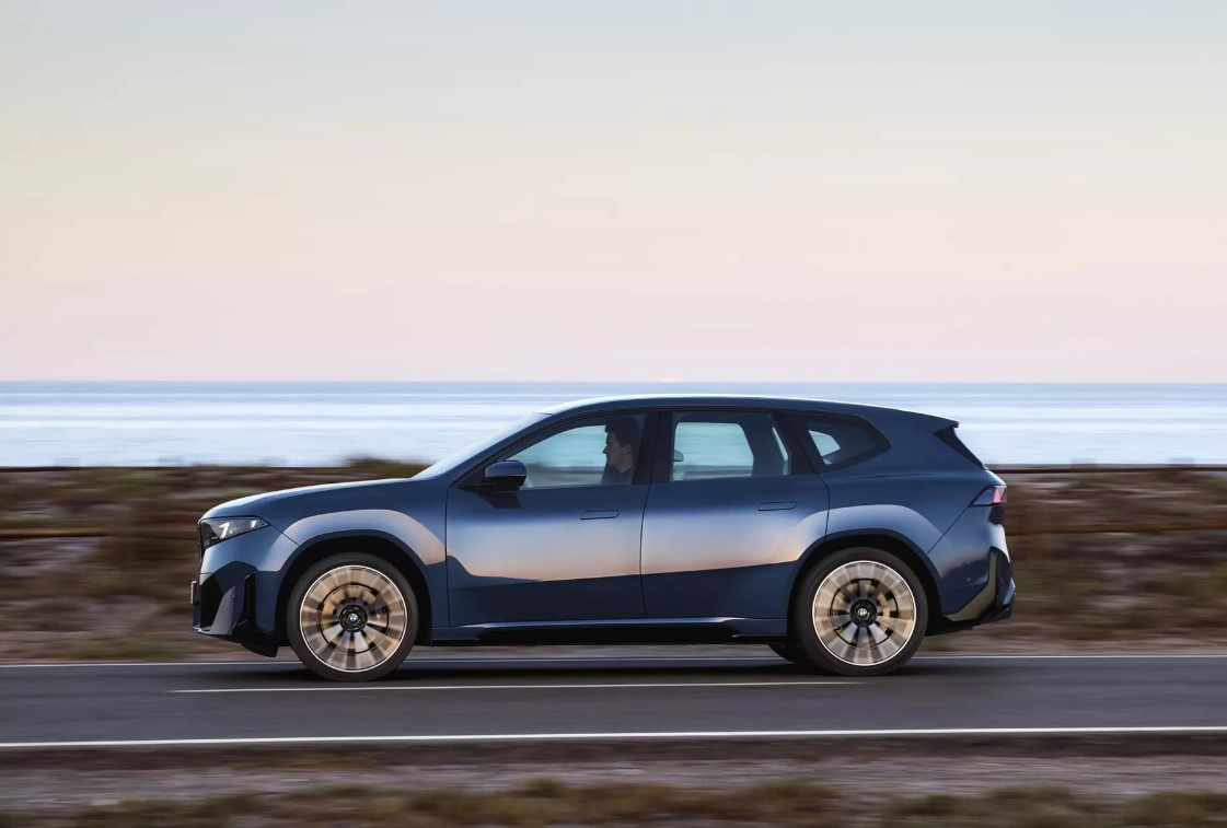 BMW оцінила електричний iX3 дешевше за бензиновий X3
