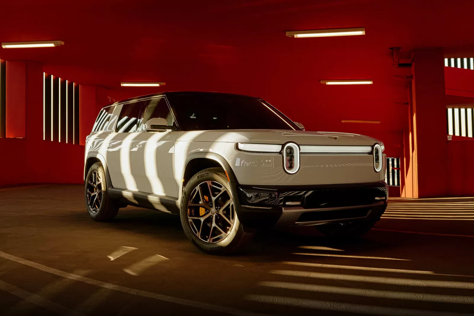 Rivian готує нові версії кросовера R2, серед них — спортивний R2X