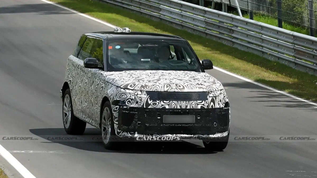 Оновлений Range Rover Sport проходить фінальні випробування: у лінійці з’явиться електроверсія