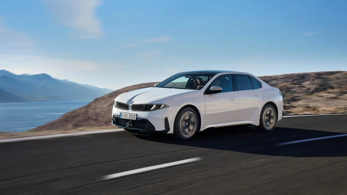 BMW відкрила прийом замовлень на електроседан i3: ціни вже відомі
