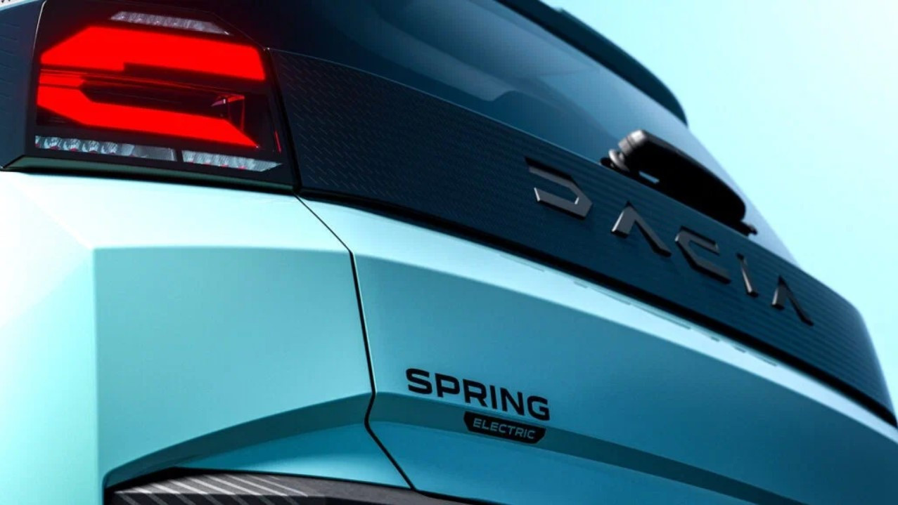 Dacia показала на тизерах новий Spring, який переїде з Китаю до Європи