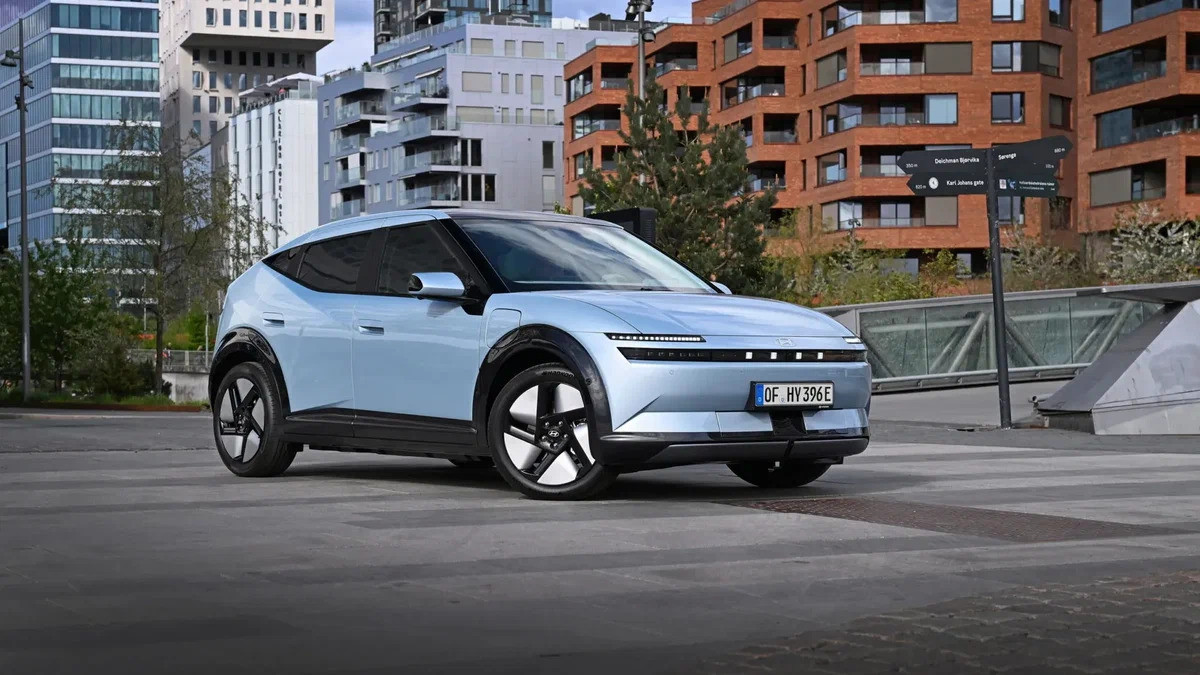 Компактний електромобіль Ioniq 3 отримав спрощену версію для Європи